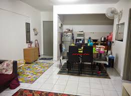 Hiasan dalaman dapur dapat melibatkan beberapa perabot, seperti vas bunga. Susun Atur Ruang Tamu Rumah Flat Desainrumahid Com