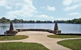 Choose from new cobalts & crownlines to deck boats & pontoons, to fishing boats, wave runners, canoes, paddleboats, paddleboards, tubes, boards, skiis. Iowa Boat Rental For Fishing Skiing Family Boats In Ia