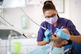 NC Dentists Highlight Alcohols Impact on Dental Health / Public News Service