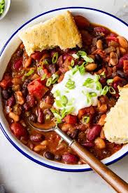 This Quick And Easy Three Bean Chili Recipe Is Perfect When You Want A Cozy Warm Vegan Chili In 30 Minu In 2020 Bean Chili Recipe Three Bean Chili Recipe No Bean Chili