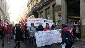 Lisa gayard(saint etienne) était étudiante chez maison familiale rurale montbrison en 2013. Les Salaries De L Aimv Dans La Rue Pour Leurs Conditions De Travail Et Le Maintien A Domicile