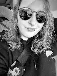 Hallo Darmstädter! Wem gehört dieser schwarzer Kater? Er sitzt oft auf  meinem Balkon und ich mache mir sorgen, dass er vielleicht kein zu Hause  hat. Wenn jemand was weiß bitte melden, gerne