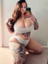 Miss Pamelia - Busty Curvy Babes