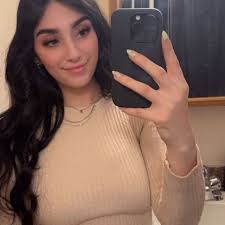 Krista Holcomb's Instagram, Twitter & Facebook