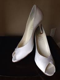 Pin By Aanvi Dugar On Shoes In 2020 Formal Shoes Satin Shoes Bridal Shoes