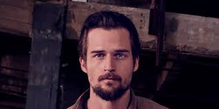 Queen of the South Star Jon Ecker Takes the E!Q