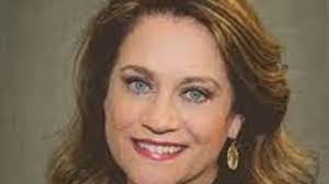 Janis Burke's Instagram, Twitter & Facebook