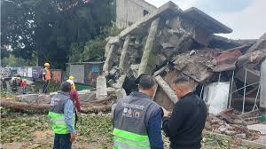 Colapsa edificio en el Viaducto Miguel Alemán: no se reportan lesionados