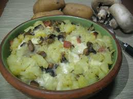 Sono l'alimento principale della dieta delle patate, che preparazione: Una Ricetta Sfiziosa Ed Economica La Sbrisolona Di Patate Funghi E Speck Tempo Stretto Ultime Notizie Da Messina E Reggio Calabria