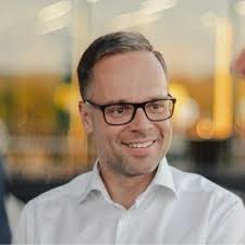 Gewaltig 💪 💪 was unser Team um Bauleiter Benedikt Schaumberger, Techniker Michael  Sonnleitner und Polier Niklas Auer seit Jahresbeginn geleistet hat, um den  Aushub der ersten Stahltragwerke bereits…