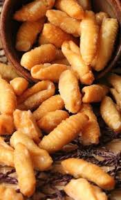 Kidyo Kidiyo Kulkuls Sweet Dough Curls Video Ruchik Randhap Sweet Dough Indian Snack Recipes Sweets Recipes