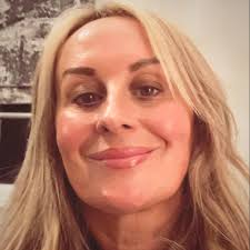 Is there anyone who collects and delivers ironing in the area please 🙏  (including bedsheets) Thank-you