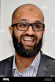 ASIM Qureshi di CAGE, parla della persona che conosce come Mohammed Emwazi,  che è stato nominato come il carnefice dello Stato islamico 'Jihadi John',  durante una conferenza stampa alla Galleria P21, nel