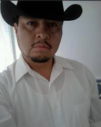 Roberto Marcial's Instagram, Twitter & Facebook