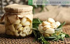 Per la preparazione di questa ricetta : Aglio In Salamoia Solo Gusto E Beneficio Come Decapare L Aglio A Casa Con Teste Denti E Frecce