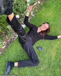 Hurley—who stands 6ft 1in tall—signed with prestigious modelling agency img earlier this. Elizabeth Hurley S Lookalike Son Damian Laughs In The Sun As He Enjoys A Shirtless Picnic Readsector