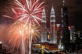 Before fireworks show start, you should find the best location. New Year S Eve 2017 Celebrations Around The World In Pictures New Year Celebration Celebration Around The World New Year Pictures
