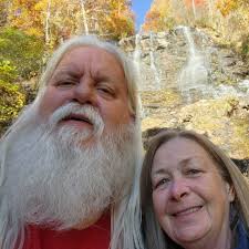 Waterfall hikes in Tennessee with swimming spots