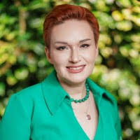 Lisa Weingartner's Instagram, Twitter & Facebook