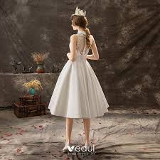 Hochwertige hochzeitskleider in großer auswahl an brautkleider brautjungfernkleider kaufen jetzt die glamouröse hochzeitskleider und genießen schnelles online shopping bei milanoo! Schlicht Ivory Creme Brautkleider Hochzeitskleider 2019 A Linie Stehkragen Spitze Blumen Schaltflachen Armellos Knielang