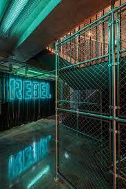Underground gym is een sportschool vlakbij het centrum van arnhem. Rebel Gym Studio C102 Archdaily
