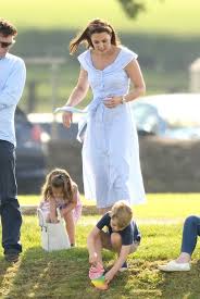 Kate Middleton Found The Perfect On The Go Summer Dress She Can Even Jog In It Princess Kate Middleton Kate Middleton Blue Dress Duchess Kate