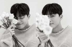 He is best known for his roles in the television dramas kill me, heal me (2015), she was pretty (2015). Park Seo Joon Captivates In New Chanel N 5 Photoshoot For Elle Korea What The Kpop