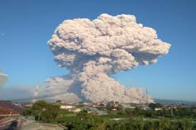 Sinabung bersama gunung sibayak di dekatnya adalah dua gunung berapi aktif di sumatra utara dan menjadi puncak tertinggi ke 2 di provinsi itu. Hjncnptpgumlam