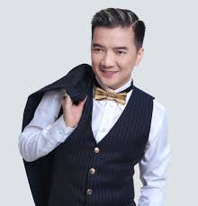 Anh đã tham gia sinh hoạt văn nghệ từ clb ca sĩ trẻ, trung tâm văn. Tiá»ƒu Sá»­ Ca SÄ© Ä'am VÄ©nh HÆ°ng Bao Nhieu Tuá»•i Dan Sao Má»«ng Sinh Nháº­t Ä'am VÄ©nh HÆ°ng