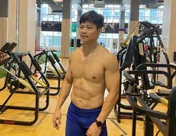 Bingtian is currently the fourth fastest in the world over 100m in 2018, with an asian record of 9.91 seconds. Su Bingtian Ran 10 Seconds Into The 100 Meters For The Seventh Time The Fastest Man In Asia So Self Disciplined To Be Terrible Minews