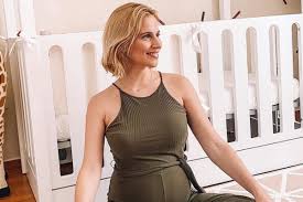 Maybe you would like to learn more about one of these? Nantia Mpoyle Epestrepse Sto Spiti Me Thn Neogennhth Korh Ths Iciao