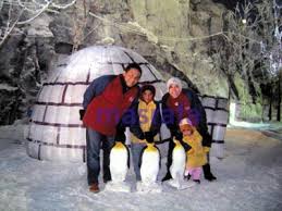 The 10 to 15 minutes ride through green hills, valleys and spectacular chin swee caves temple, up to the top of genting resort world is fascinating, enthralling and counted as one of the most desired things to do in malaysia with family. Snow World Genting Malaysia Masrafa Com