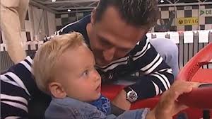 The young racer is eager to establish himself like mick schumacher bio: Mick Schumacher Teilt Susses Video Mit Vater Michael Eurosport