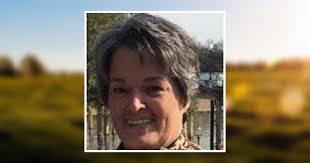 Rachel Holcombe's Instagram, Twitter & Facebook