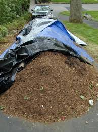 This is the most common type of mulch, which is typically made by shredding the bark of cedar, cypress, pine, hemlock, eucalyptus and oak trees. Home Lawn Garden Mulching And Weed Management In The Urban Landscape Umass Center For Agriculture Food And The Environment