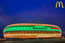 Home of the european champions @fcbayern and tsv 1860 münchen. Finn Clausen No Twitter Vielleicht Ist Es Gar Nicht Die Allianz Arena Sondern Ein Mega Burger Fcbayern Http T Co Ej4vslih0d