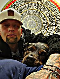 Hello community! A sweet family and friends of mine are wanting to move to  the area. They've already found employment (he's a carpenter and she's a  quilter) in the area and started