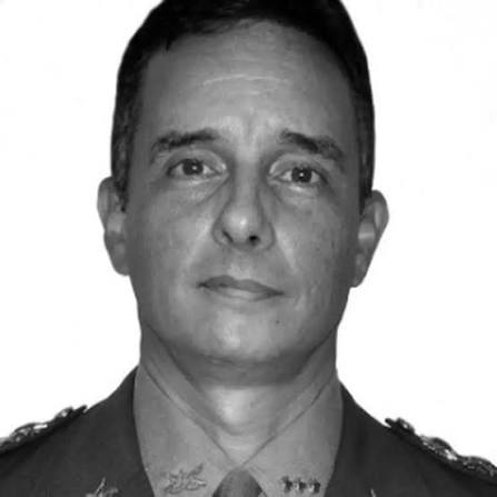 📍SÃO CONRADO CORONEL DO EXÉRCITO MORRE APÓS QUEDA DE PARAPENTE ; CLUBE  APONTA LINHA DE PIPA. O coronel do Exército Álvaro Roberto Cruz Ferreira  Lima morreu após cair de parapente no mar