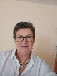 Does anyone know of yoga classes in the area? Recommendations appreciated,  thank you.