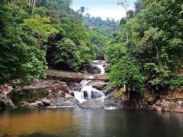 A good view of tasik kenyir can be seen at the bewah and taat limestone hills. Kenyir Lake Largest Man Made Lake In Southeast Asia