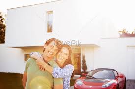 Check spelling or type a new query. Pasangan Berpose Di Depan Rumah Dan Kereta Gambar Unduh Gratis Imej 501437137 Format Jpg My Lovepik Com