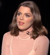 Julia Fox - Wikipedia, la enciclopedia libre