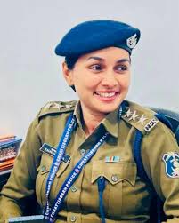 A Raipur-based businessman, Deepak Tandon, has accused Chhattisgarh Deputy  Superintendent of Police (DSP) Kalpana Verma of luring him into a “love  trap” and extorting cash and valuables worth nearly 2 crore rupees,