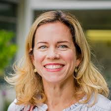 Elizabeth Gatewood's Instagram, Twitter & Facebook