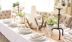 10 Tips For A Beautiful And Inviting Dining Table Set Up Home Design Lover Christmas Dining Table Dinner Table Decor Christmas Dining Room