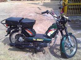 Tvs xl super is available in 3 colours and honda activa 125 is available in 4 colours and 3 variants. Tvs Xl Super Launched As Special Edition To Celebrate Sales Milestone Drivespark News