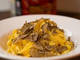 La particolarità di queste pappardelle , è una pasta fresca all'uovo con il tartufo nella sfoglia. Tagliatelle Al Tartufo Picture Of Fratelli Cucina Italiana Bar Munich Tripadvisor