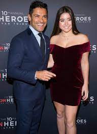 Kelly ripa daughter lola consuelos. Kelly Ripa S Daughter Lola Consuelos Stuns On Red Carpet