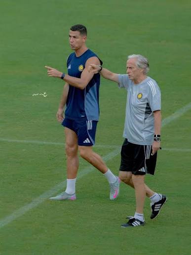  Jorge Jesus và Cristiano Ronaldo đã đạt được thỏa thuận về thời gian thi  đấu của Ronaldo tại Al Nassr để bảo vệ sức khỏe thể chất của anh trước World