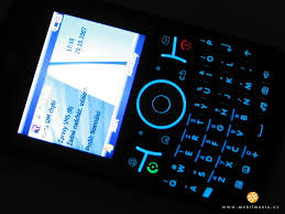 Motorola Q 9h review: Moto messenger ...